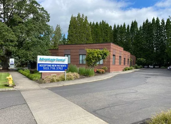 Advantage Dental+ Beaverton storefront.