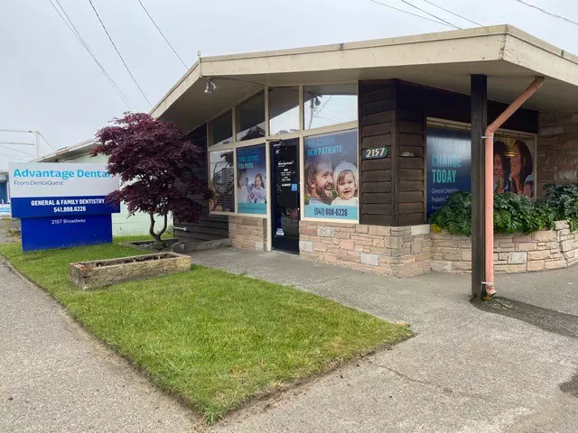 Advantage Dental+ North Bend storefront.