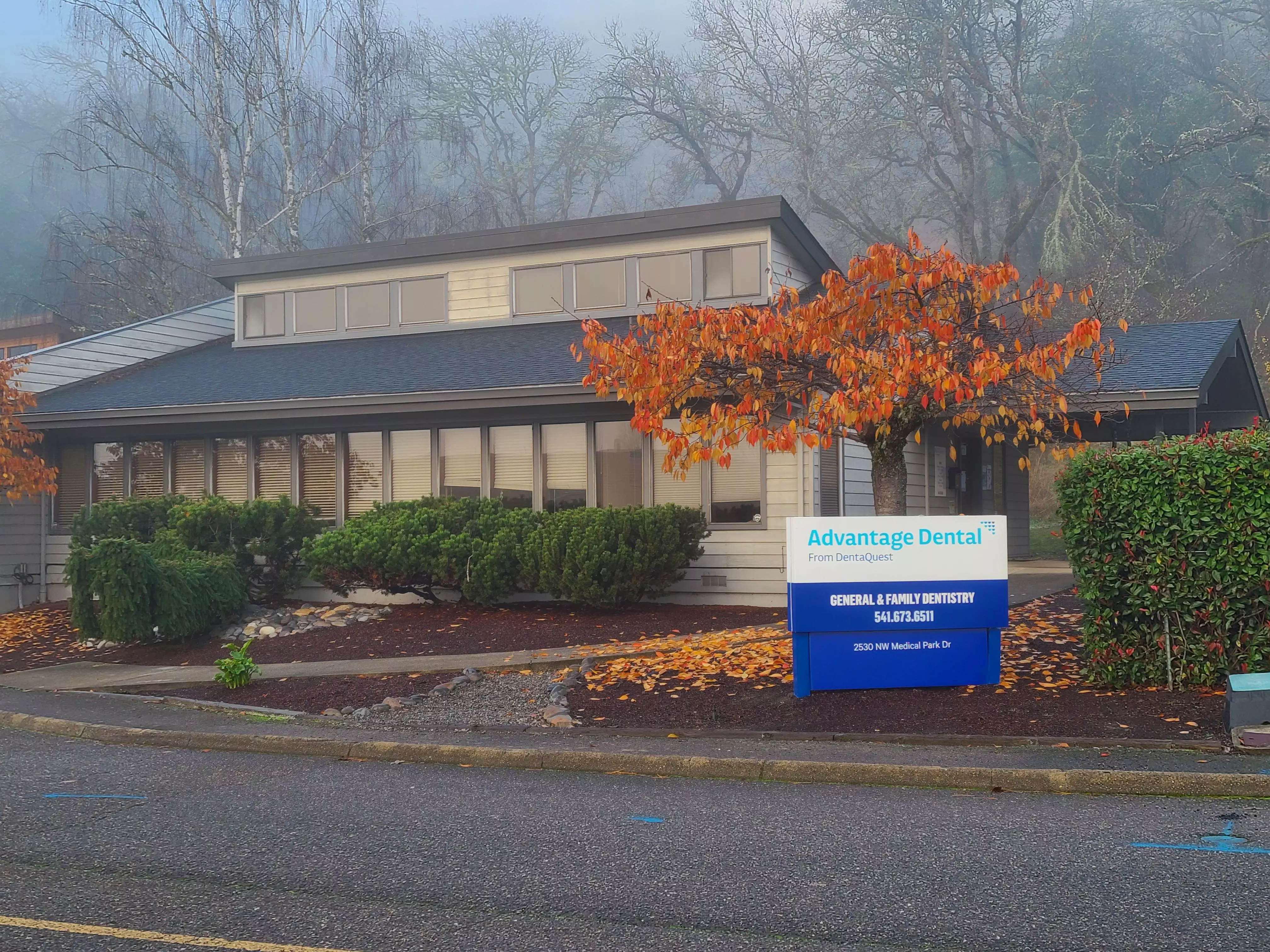 Advantage Dental+ Roseburg Medical Park storefront.